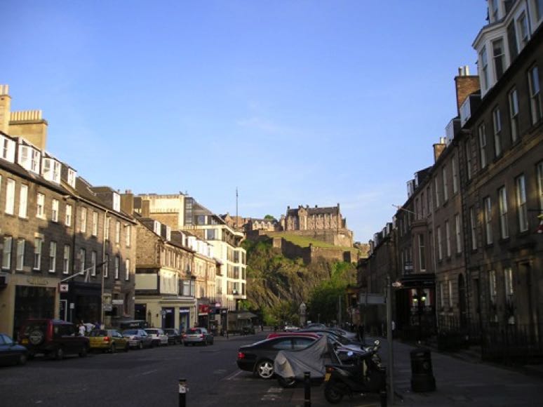 Blick von Castle Street auf Edinburgh Castle